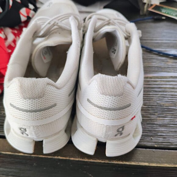 GENUINE On Cloud SWISS ENGINEERING SIZE W9 WOMEN'S RUNNING SHOES - Picture 2 of 4